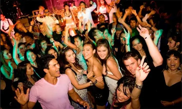 7 Cosas que Siempre Haces Cuando te Preparas Para Salir de Fiesta