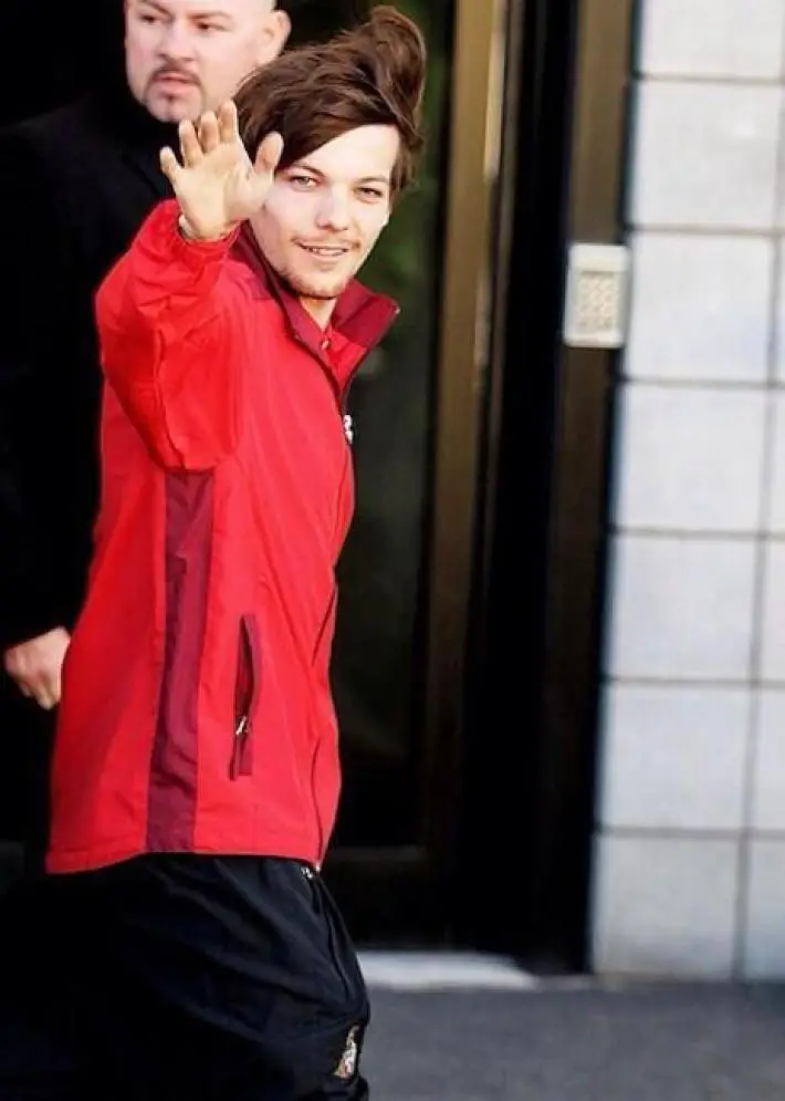 One Direction: Louis Tomlinson Debuta Como Jugador de Futbol (Fotos)