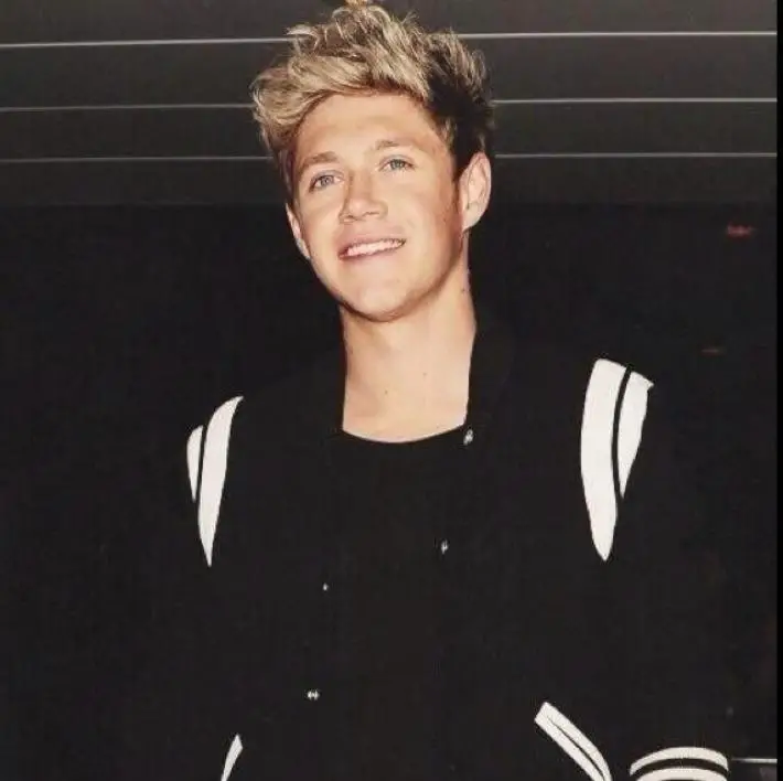 One Direction: Niall Horan Sorprendido Por Las Fans en un Parking de Barcelona