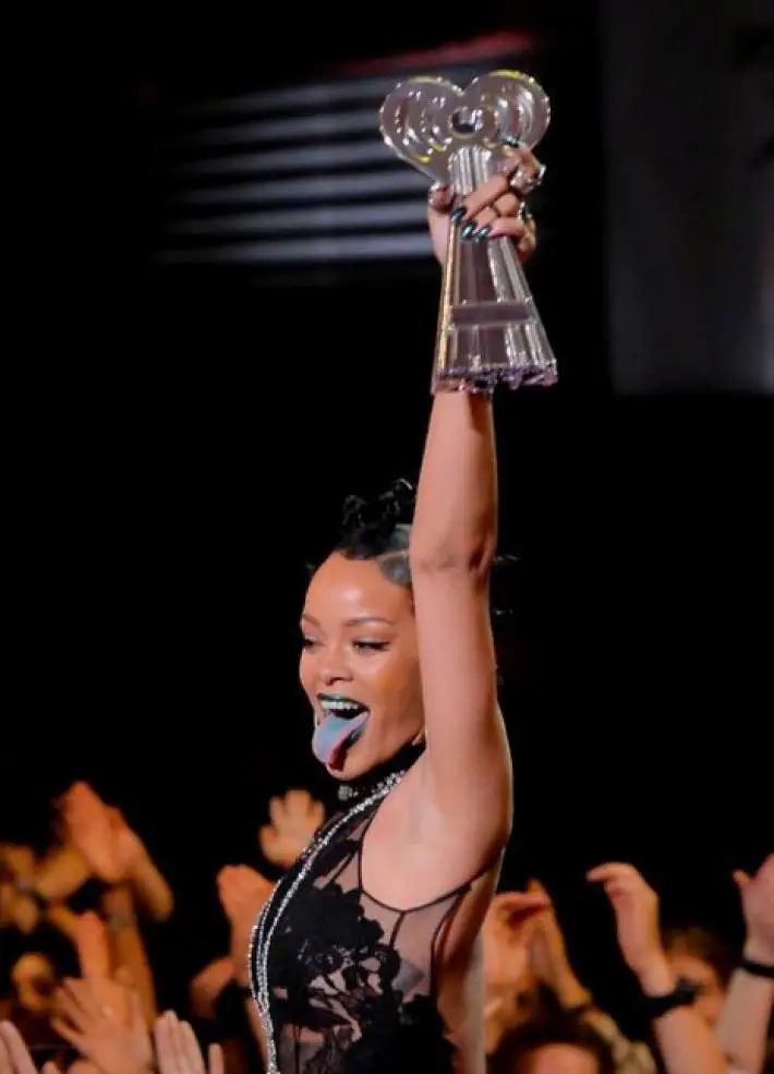 Rihanna Quiere Ser Miley Cyrus