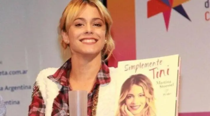 El Libro de Tini Stoessel, Protagonista de Violetta