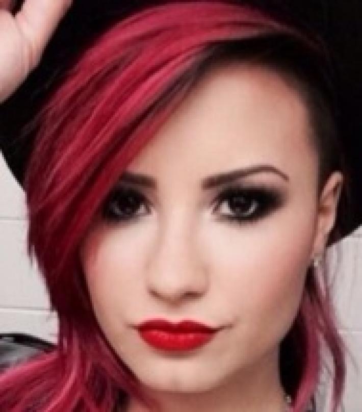 Demi Lovato Arranca Gira Mundial e Incendia Twitter
