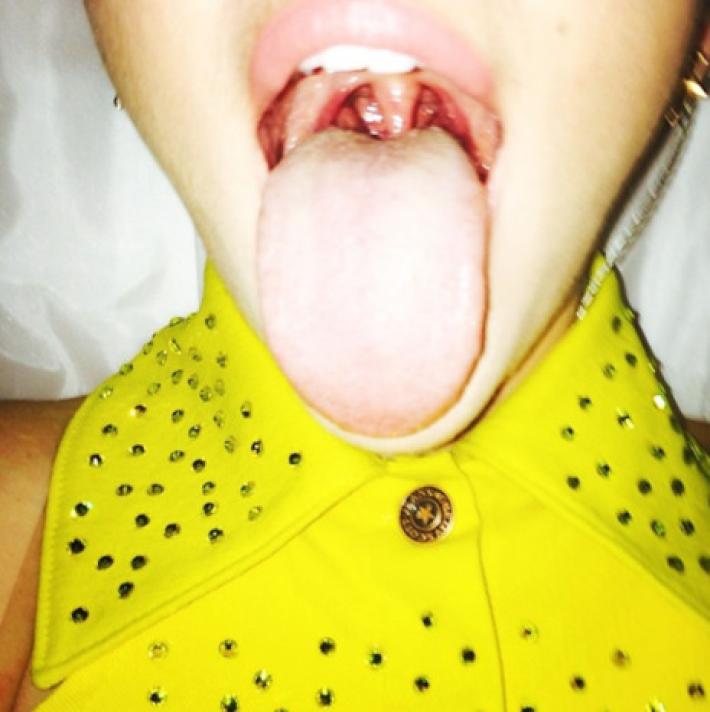 Miley Cyrus lo Enseña Todo en Instagram (Fotos)