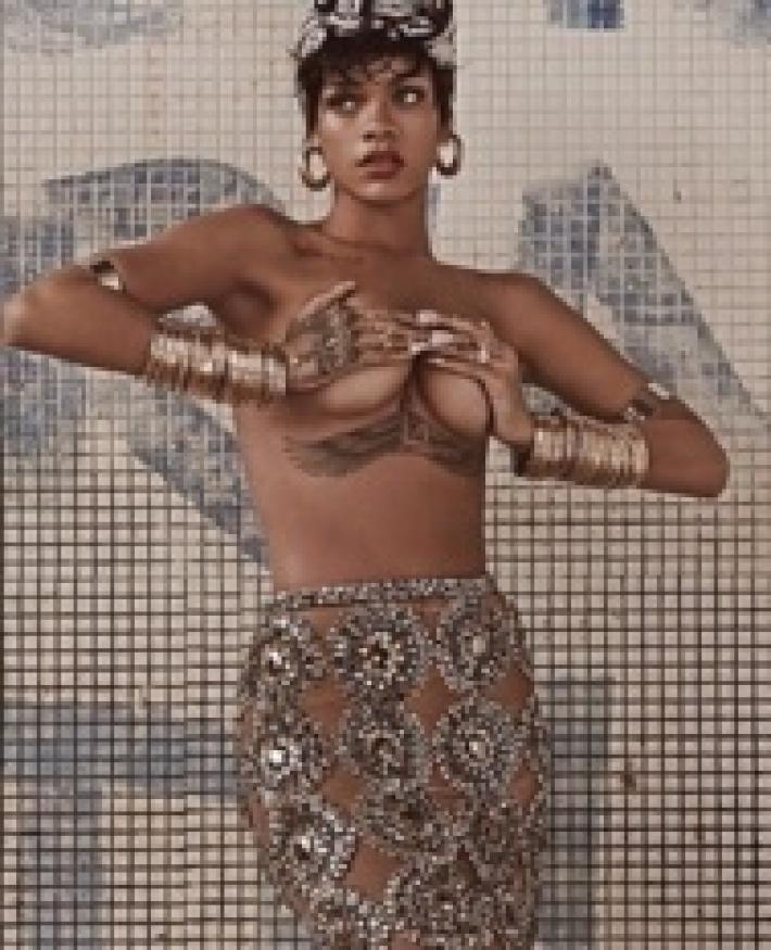 Rihanna Vuelve a Calentar Instagram con un Vídeo Hot