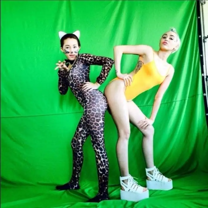 Conoce a Noah, la Hermana Pequeña de Miley Cyrus