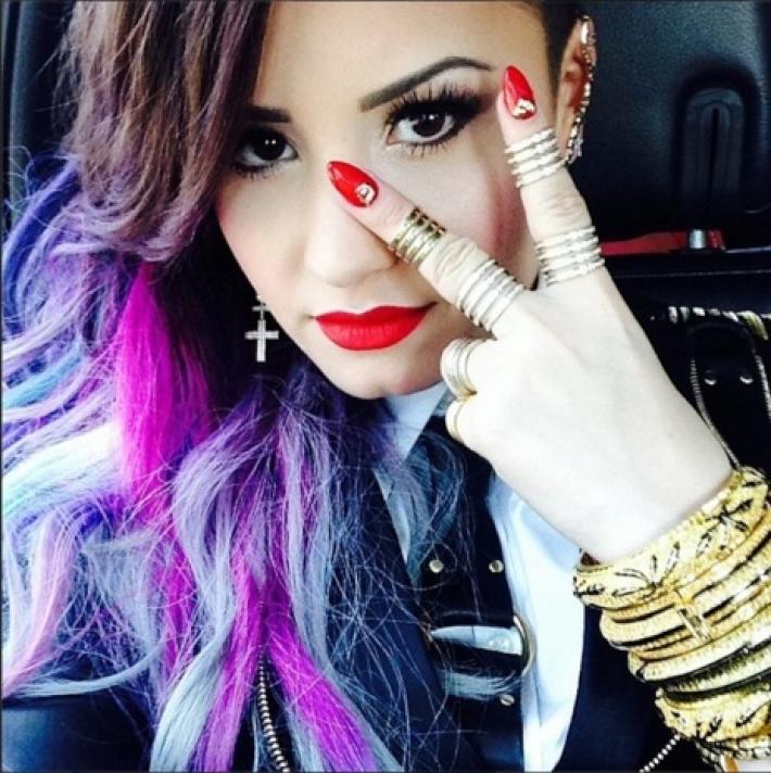 Demi Lovato se Confiesa: «Tomaba Pastillas Sin Que Mi Madre lo Supiera»