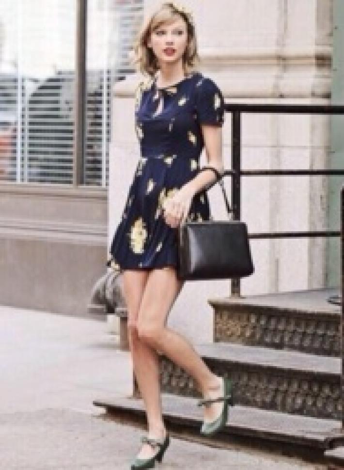 Taylor Swift, la Reina de Las Camisetas Mojadas