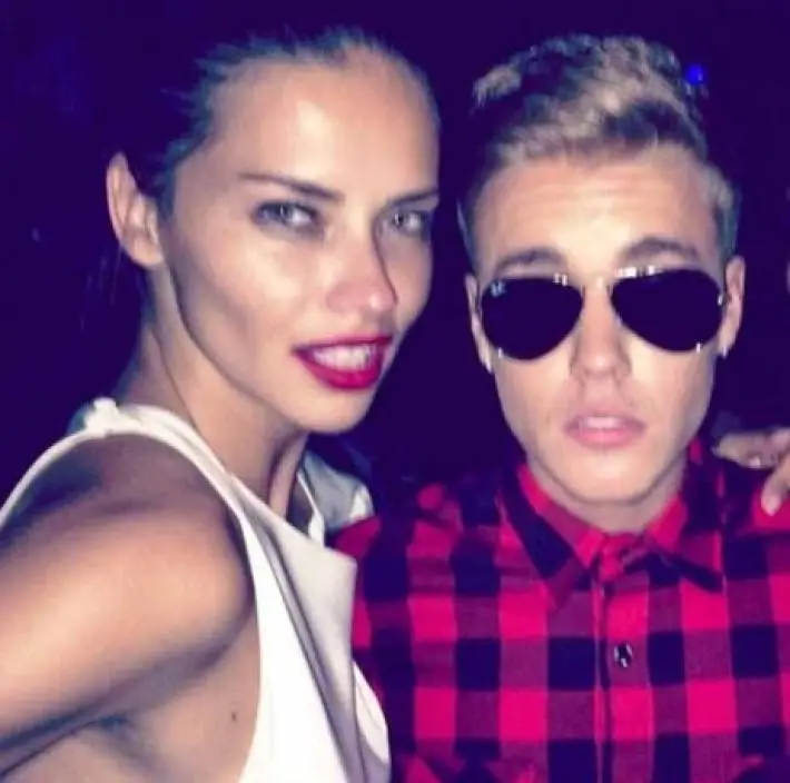 Justin Bieber Sale de Fiesta Con Chicas Para Olvidar a Selena