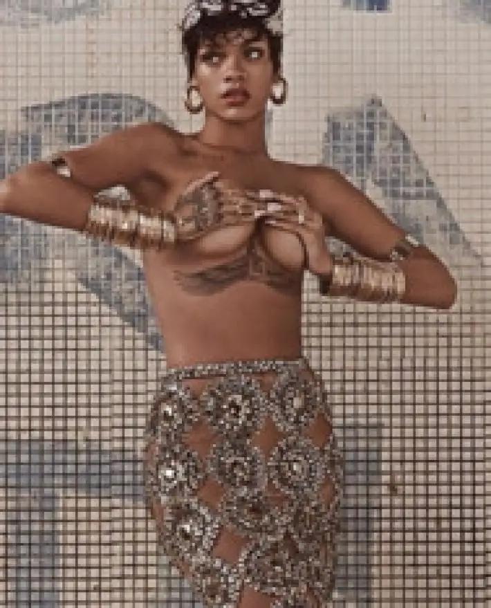 Rihanna la Monta en Twitter Tras Ser Expulsada del Fútbol