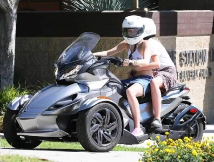 El Juguetito de Miley Cyrus (Fotos)