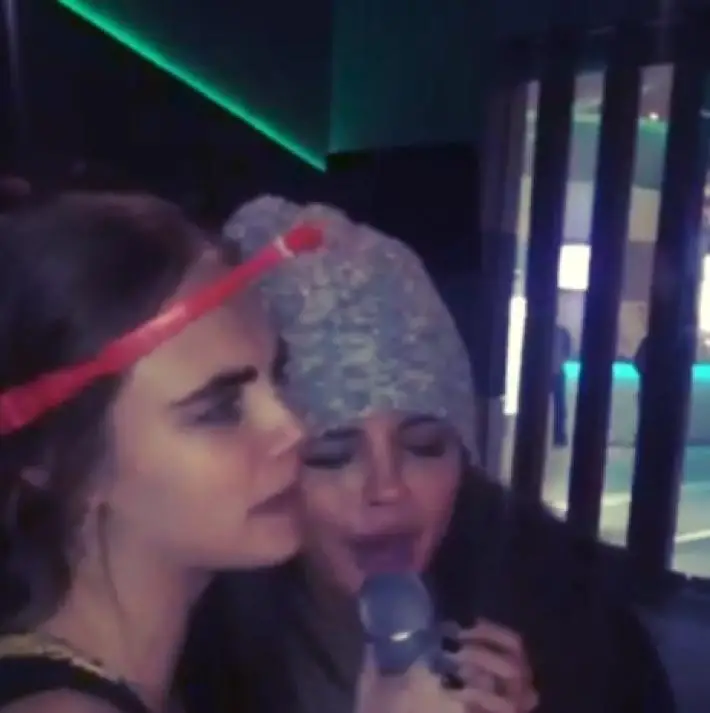 Selena Gomez Canta Cumpleaños Feliz a Kendall Jenner