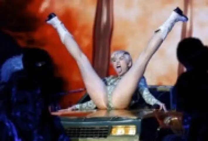 La Sucia Vida de Miley Cyrus