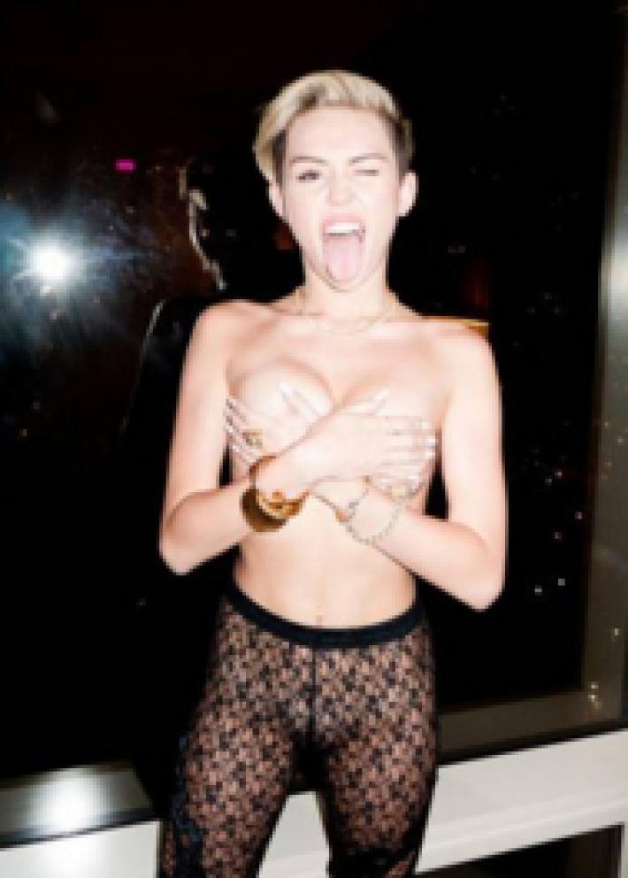 Miley Cyrus se Fuma un Porro y Presenta su Nuevo Single
