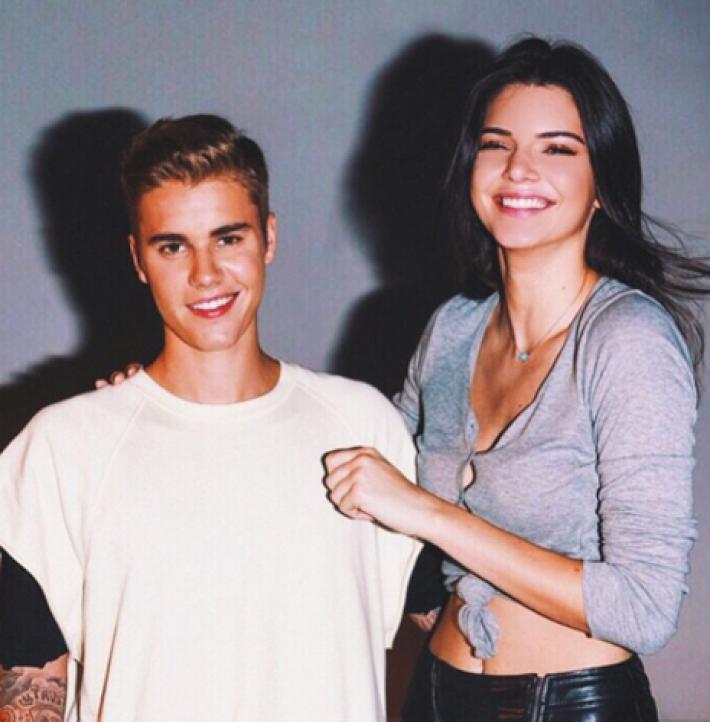 El Primer Posado en Público  de Kendall Jenner y Justin Bieber Juntos