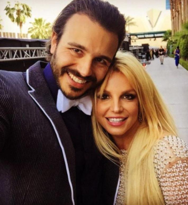 Britney Spears Rompe con Charlie Ebersol Después de 8 Meses de Noviazgo