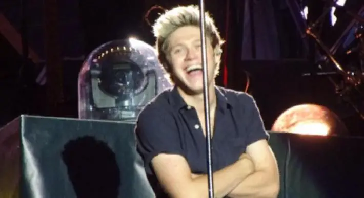 One Direction: El Momento Más Vergonzoso de Harry Styles ¡Por los Suelos!