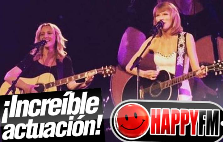 La Actuación de Taylor Swift y Lisa Kudrow de ‘Friends’ Cantando ‘Smelly Cat’ (Vídeo)