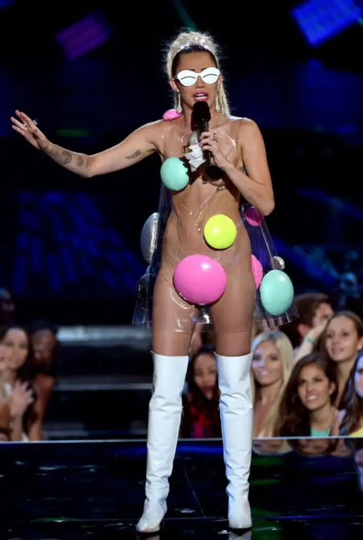 Los Escándalos Más Sonados de Miley Cyrus en 2015