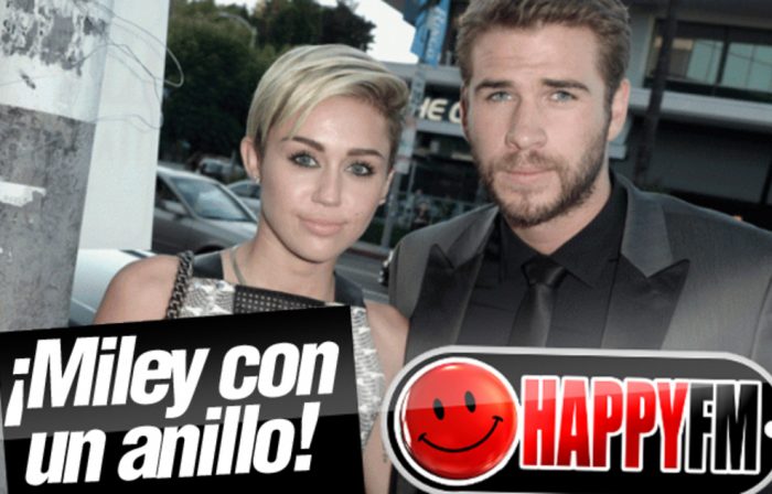 Miley Cyrus Vuelve a Ponerse su Anillo de Compromiso