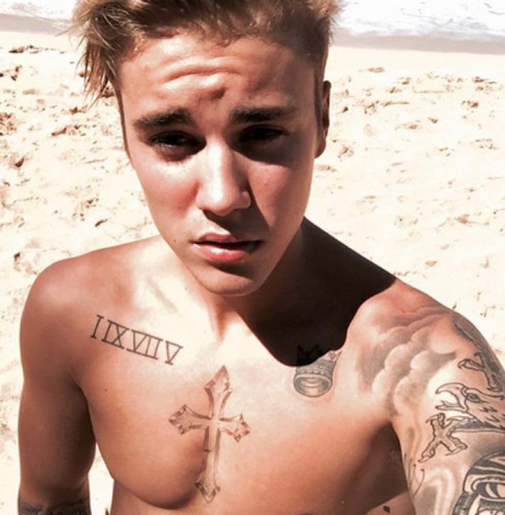Justin Bieber nos descubre sus nuevos tatuajes