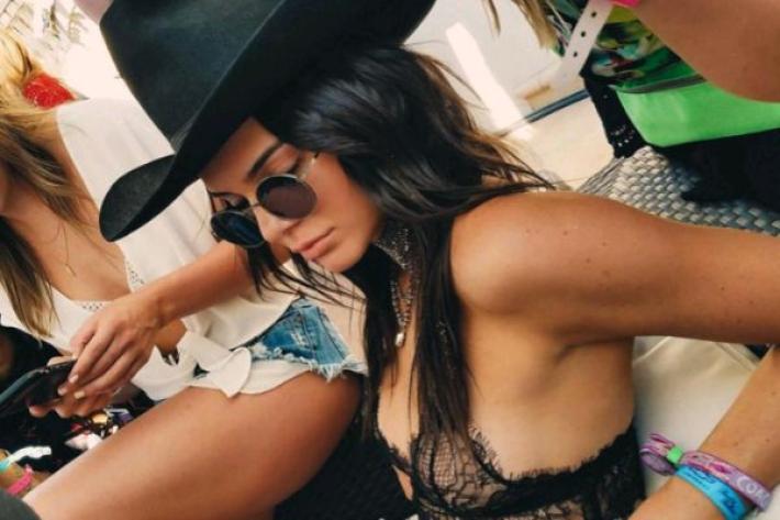 Kendall y Kylie Jenner, Lea Michelle… los Bikinis Más Sexys del Festival Coachella 2016 (Fotos)