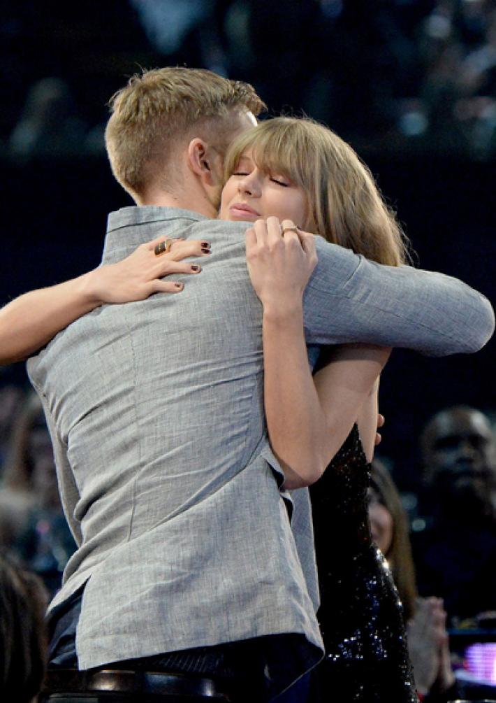 Taylor Swift Revela 4 Adorables Secretos de Calvin Harris en su Casa