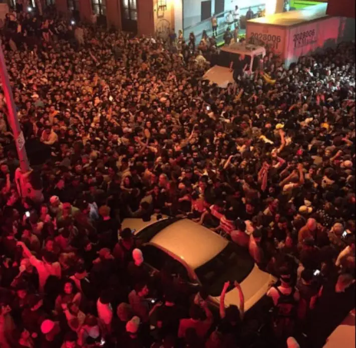 Kanye West la Lía en Nueva York con un Concierto Sorpresa (Vídeo)