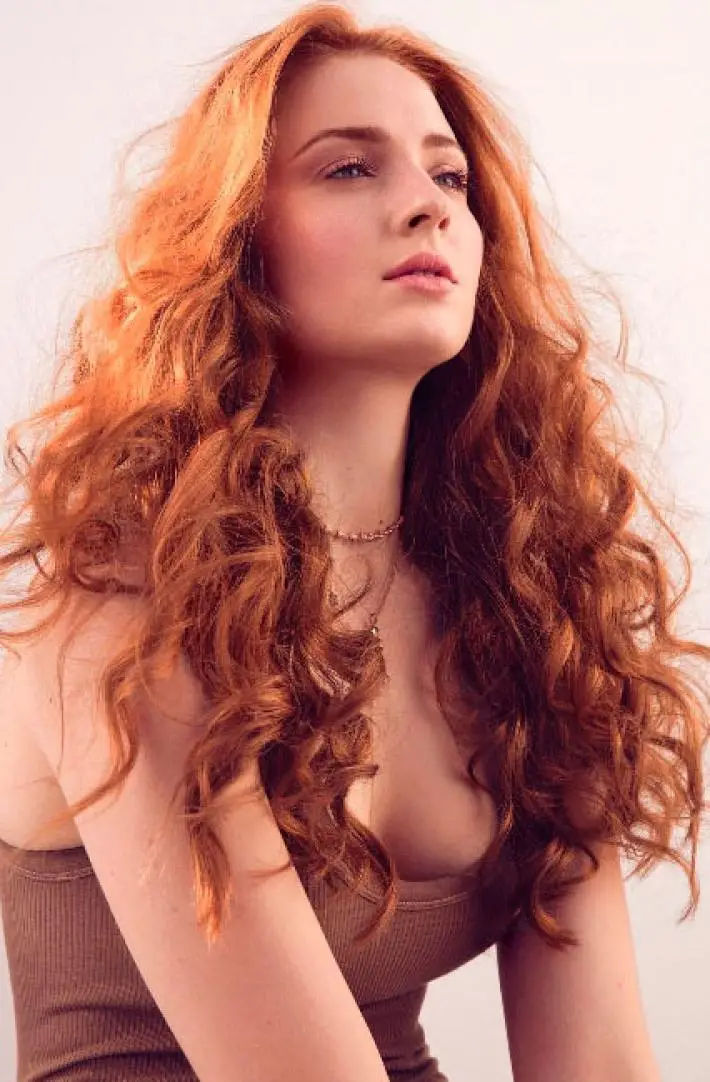 Sophie Turner Confiesa que ‘Juego de Tronos’ ha Sido su Educación Sexual
