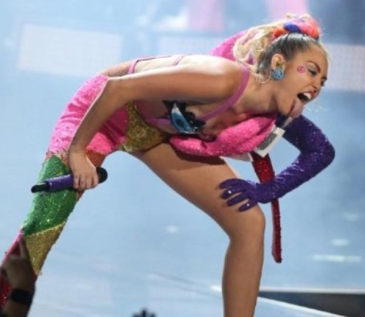 Miley Cyrus Reconoce Haberse Drogado en una Actuación