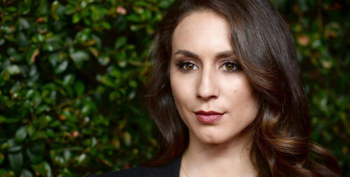 Troian Bellisario (Pequeñas Mentirosas) y su Batalla Contra la Anorexia