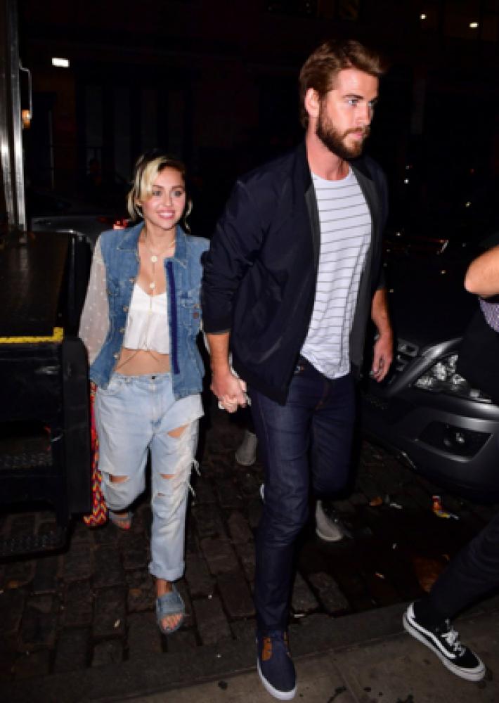 Miley Cyrus y Liam Hemsworth Mantienen su Boda en Secreto