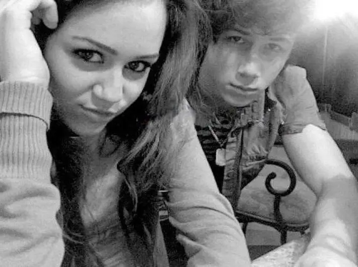 Nick Jonas Vuelve al Ataque a por Miley Cyrus