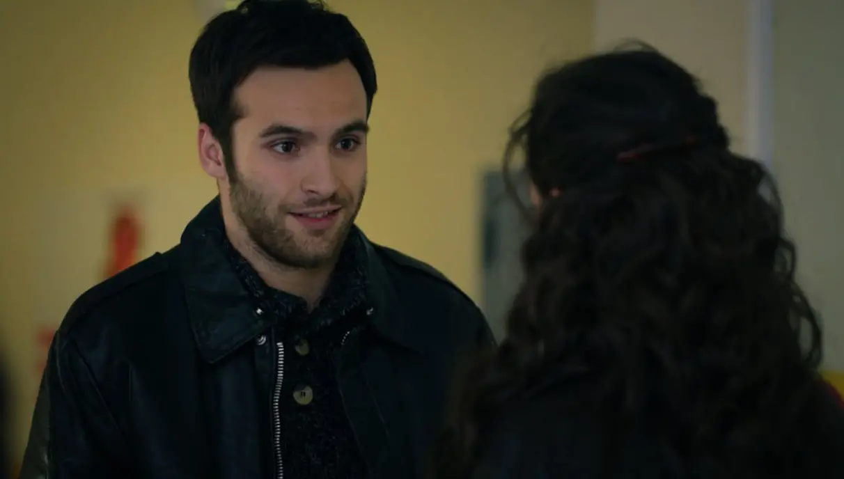 Capítulo 11 de Cuéntame Cómo Pasó: Karina da a Luz Mientras San Genaro se Derrumba