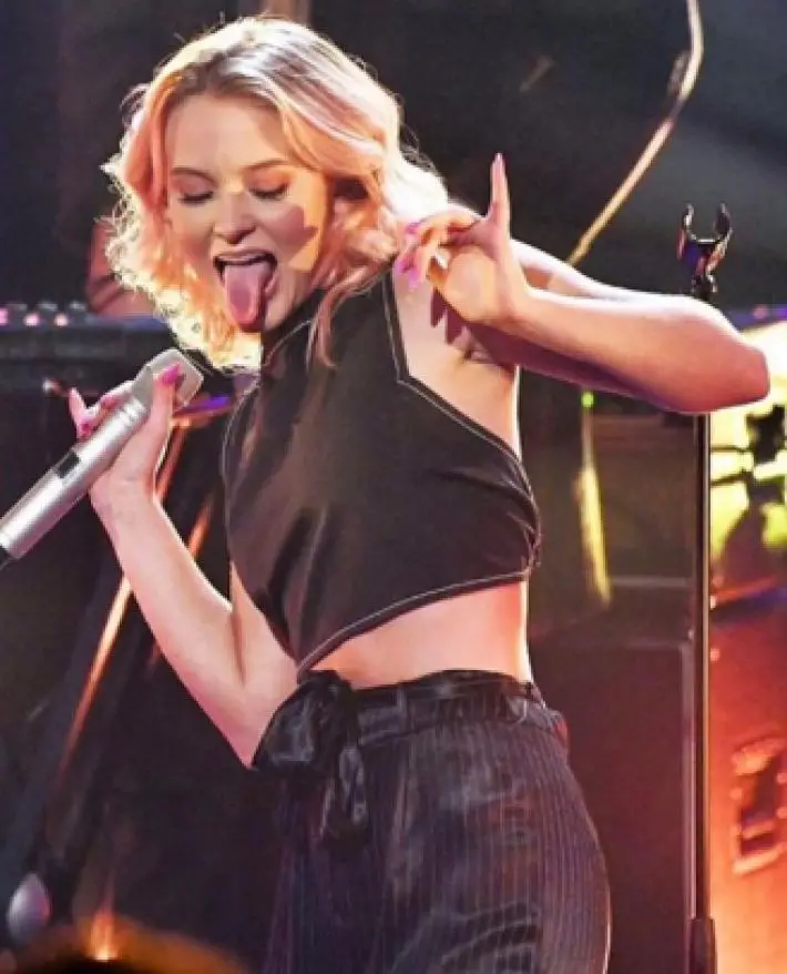 Zara Larsson Anima a las Mujeres a Sentirse Bien Consigo Mismas