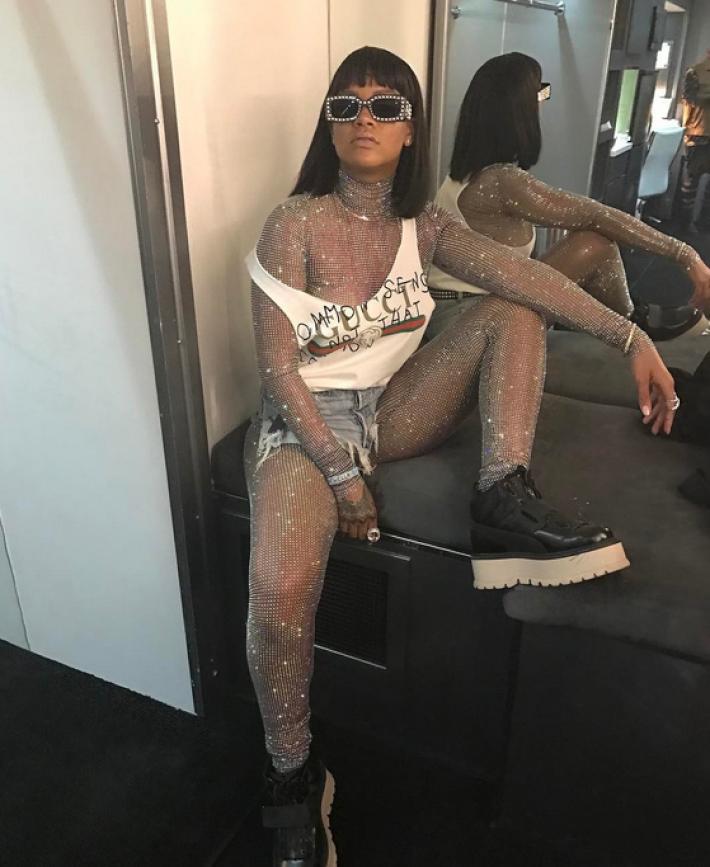 Rihanna Protagoniza un Curioso Momento en el Coachella