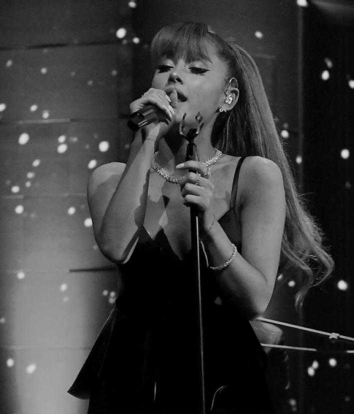 Ariana Grande Interpreta ‘One Last Time’ con Más Sentimiento que Nunca