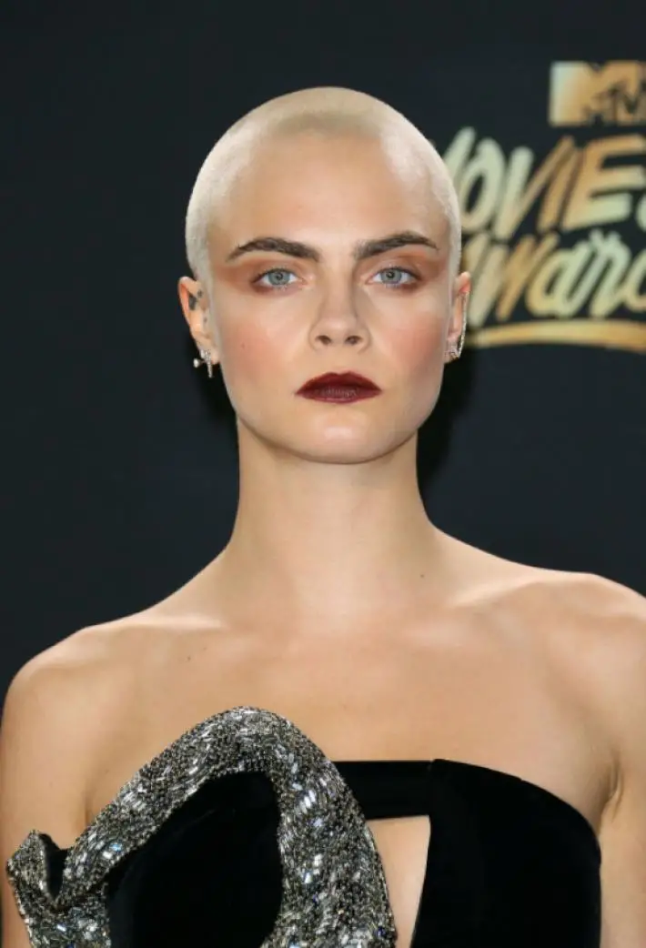 Cara Delevingne: «No se Necesita Pelo Para Ser Hermoso»