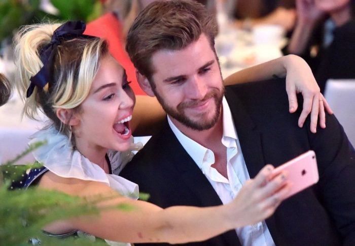 Miley Cyrus Toma Ejemplo de sus Padres para su Relación con Liam Hemsworth