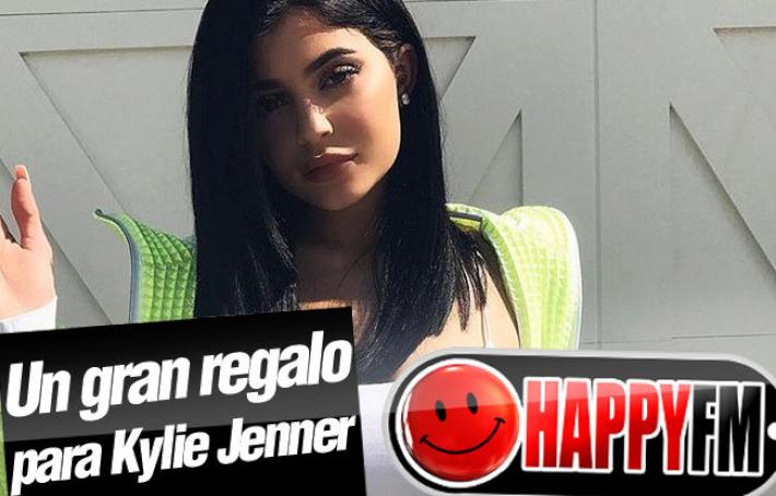 Las Kardashian sorprenden a Kylie Jenner con un gran regalo por su 20 cumpleaños