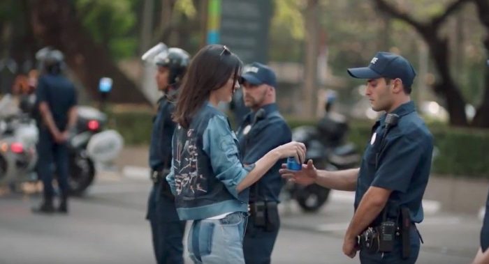 La verdadera reacción de Kendall Jenner a las críticas por su anuncio de Pepsi