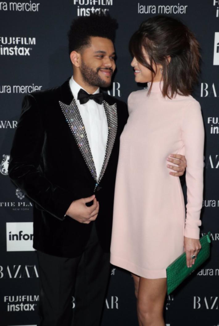 The Weeknd confiesa que organizó su gira en torno al trasplante de riñón de Selena Gomez
