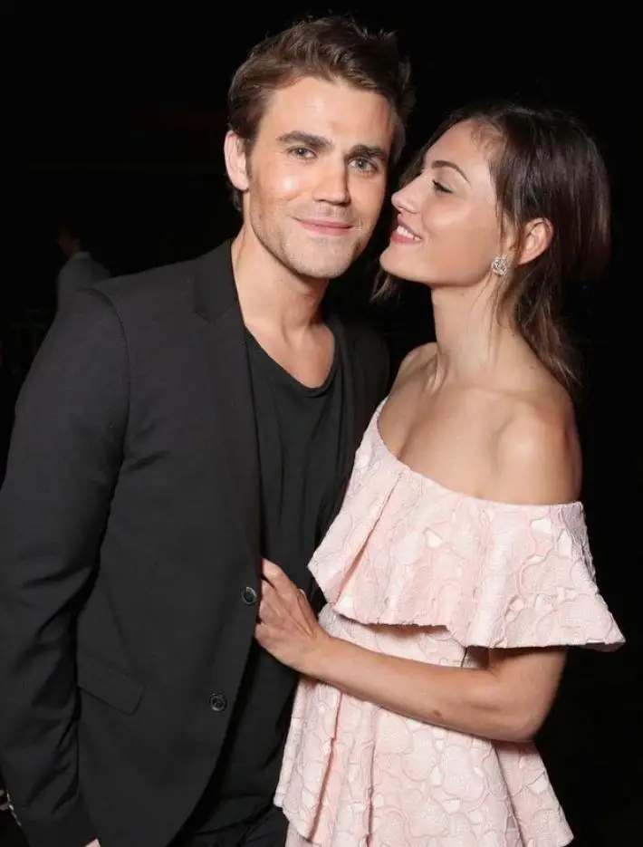Paul Wesley y Phoebe Tonkin rompen de nuevo, las razones