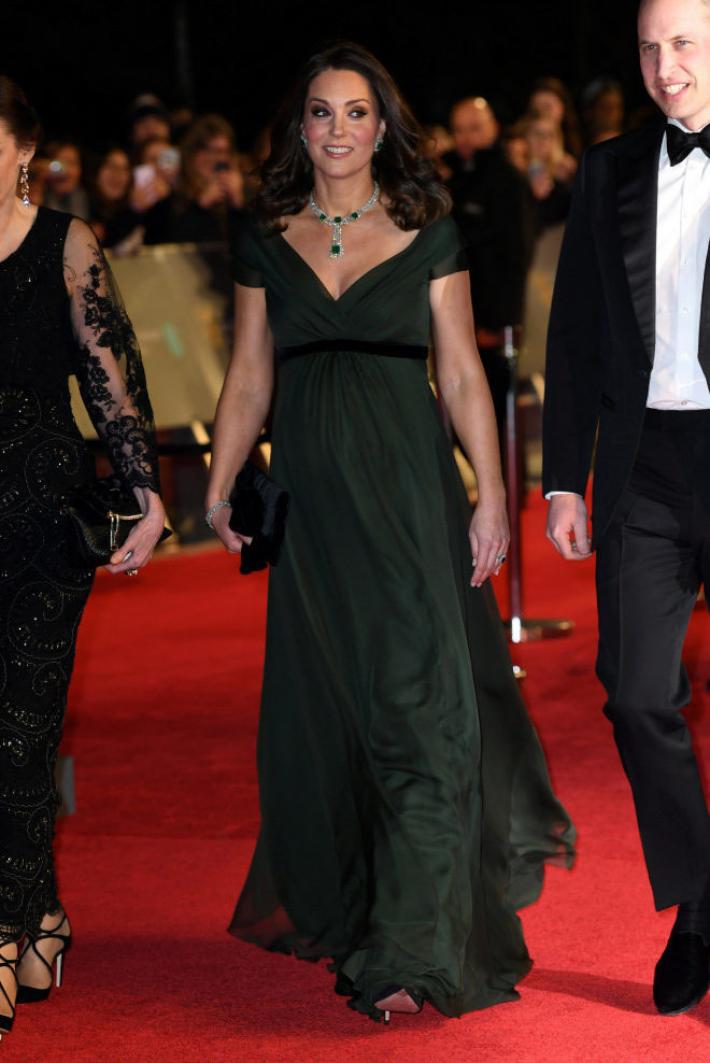 Olivia Munn defiende a Kate Middleton de las críticas recibidas por no vestir de negro en los BAFTA