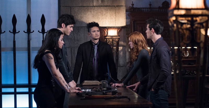 ‘Shadowhunters’: Las consecuencias que tendrá la confesión de Clary, según uno de los protagonistas