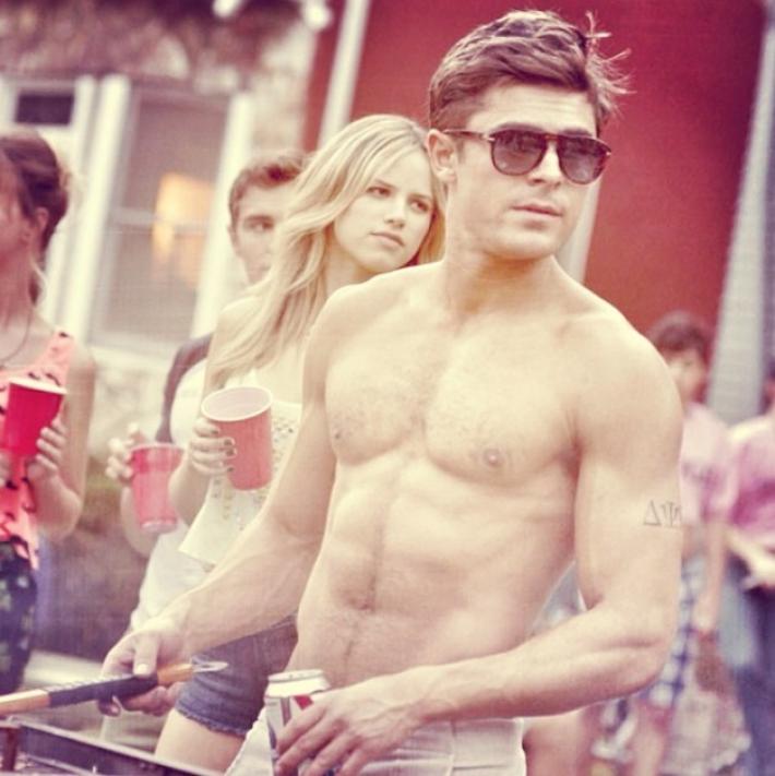 Zac Efron: Abdominales de infarto sin camiseta