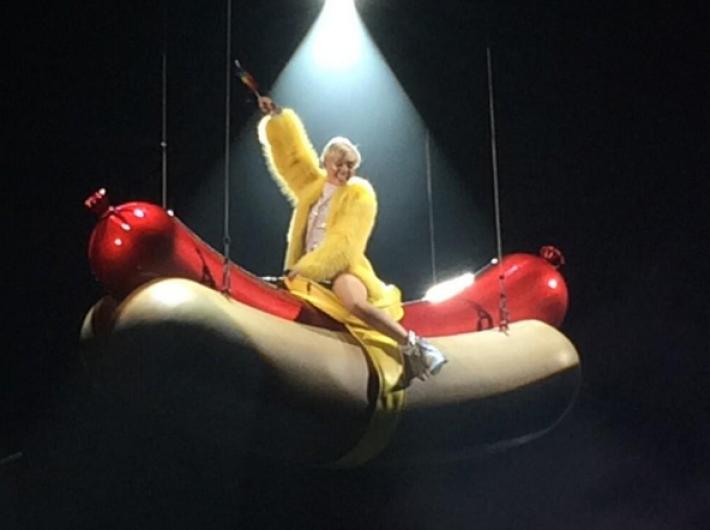 Los Mejores Momentos Del Concierto de Miley Cyrus en Barcelona