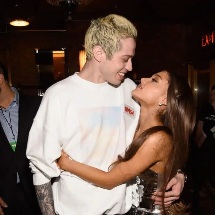 Ariana Grande y Pete Davidson