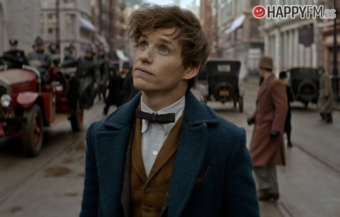 Eddie Redmayne nos cuenta qué es lo que más le gusta de pertenecer a Hufflepuff en la premiere de ‘Animales Fantásticos 2’ en Madrid