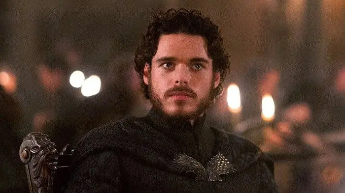 Richard Madden es Robb Stark en 'Juego de Tronos'