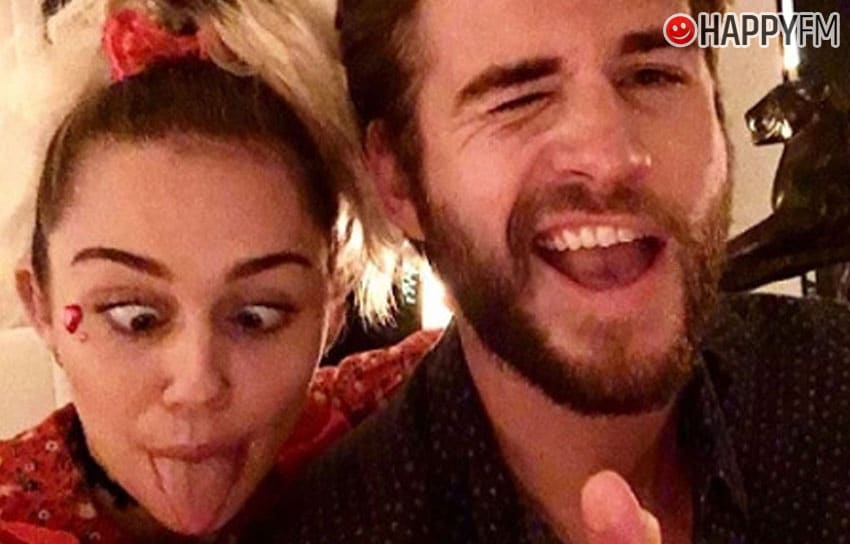 Miley Cyrus, Liam Hemsworth y la foto que da la vuelta al mundo y que habla de boda